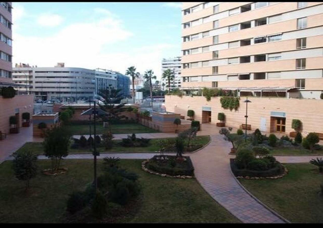 Apartment Plaza De La Solidaridad Málaga Exterior foto